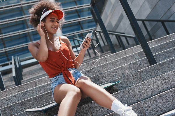 Les Looks de Jour à Nuit pour une Vie Urbaine Active